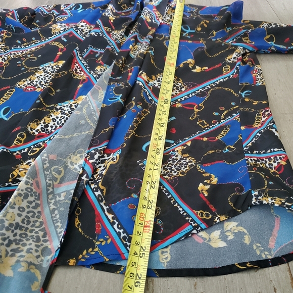 Kut from the Kloth Elegant Button-up Tie Neck Blouse - chain design - size small - Picture 14 of 14